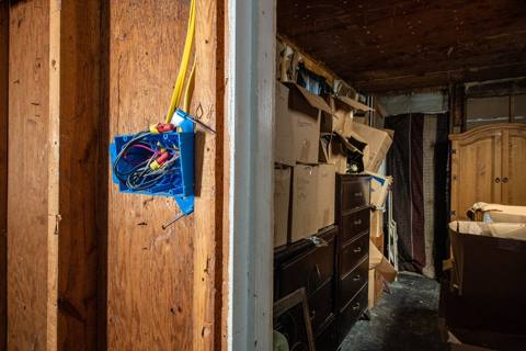 open box, spliced conductors, no cover